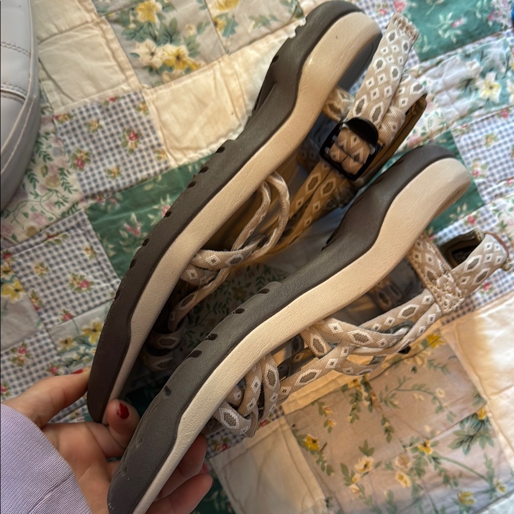 Viakix Stylish Beige Strappy Sandals hiking - Picture 5 of 8